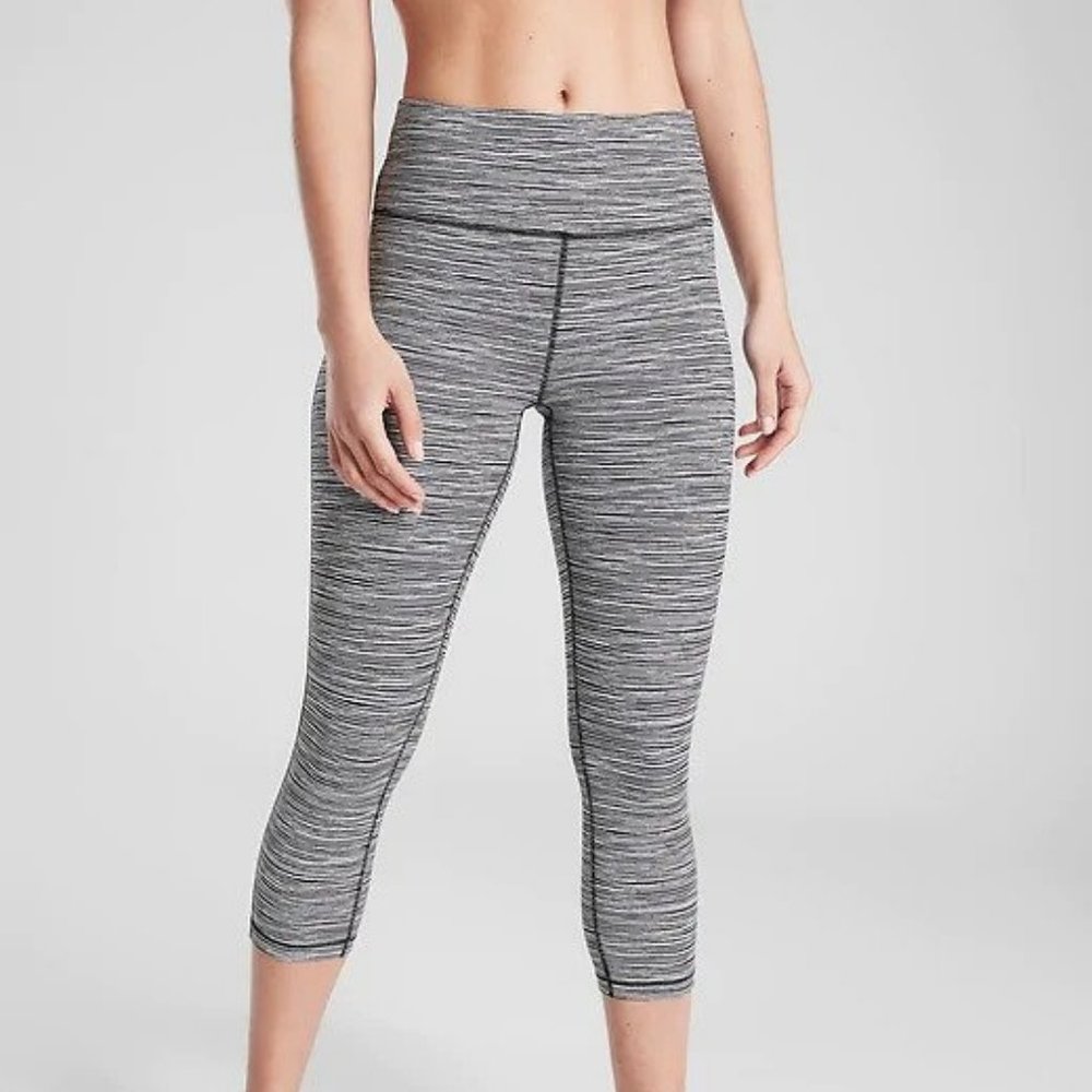 Athleta Ultimate Linear Lines Capri S Black/White